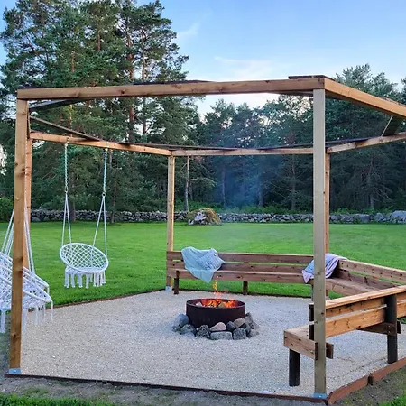 Saadumere Puhkemaja * 卡布里